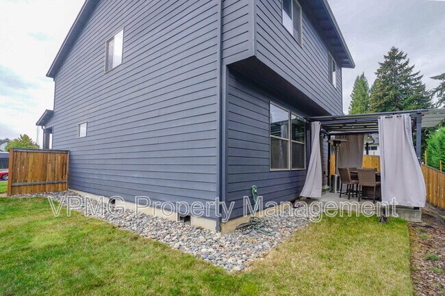 Building Photo - 5004 NE 85th Cir