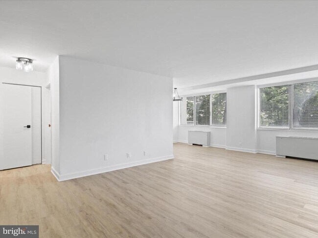 Building Photo - 301 N Beauregard St