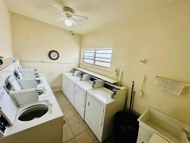 Building Photo - 415 NE 2nd St