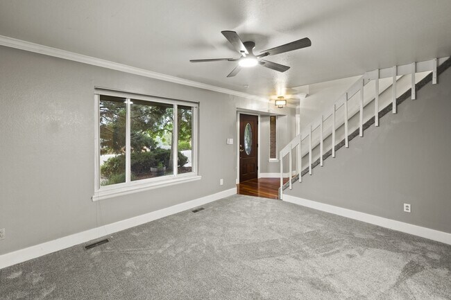 Building Photo - 5647 Old Farm Cir E