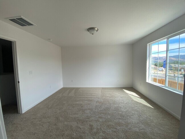 Building Photo - 532 Autumn Breeze Cir