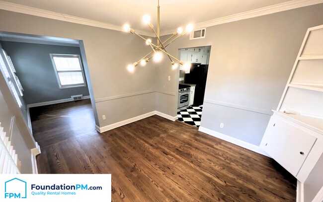 Building Photo - 252 E Edwin Cir