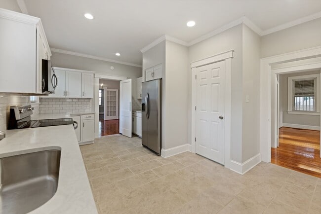 Building Photo - 1015 S Hawthorne Rd