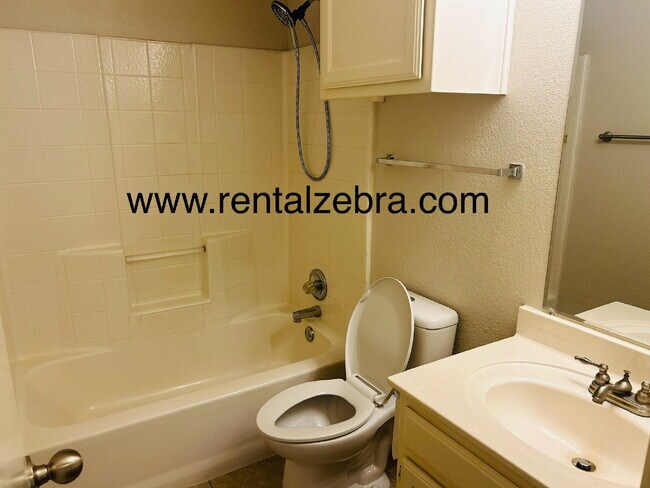 Building Photo - $2100 Lake Worth - GREAT FLOORPLAN