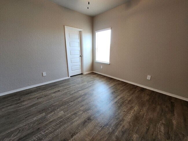 Building Photo - 3/2/2 in House Spring Valley / Luxury Vinyl Plank Through Out (NO Carpet) / Fenced in Yard / CISD...