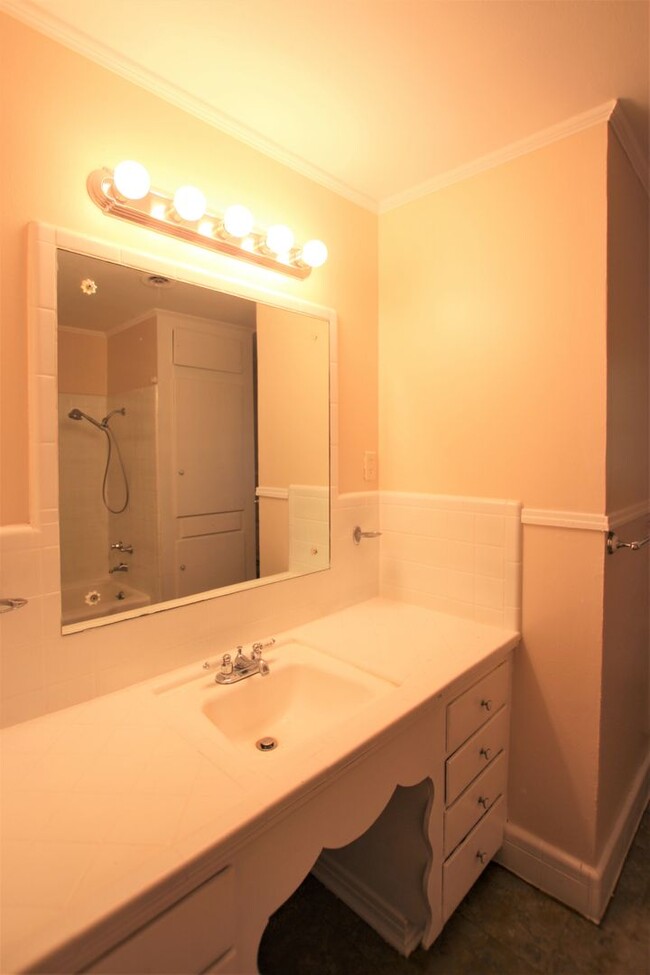 Building Photo - Coming Soon! Beautiful 4 Bedroom, 2 Bathro...