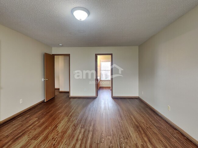 Building Photo - 10525 Kensil St