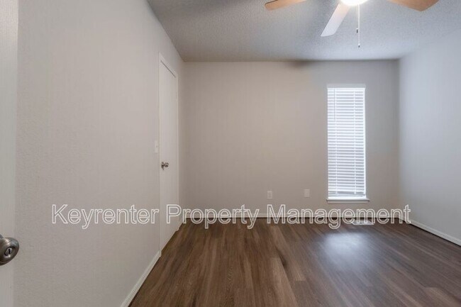 Building Photo - 732 Westridge Ct