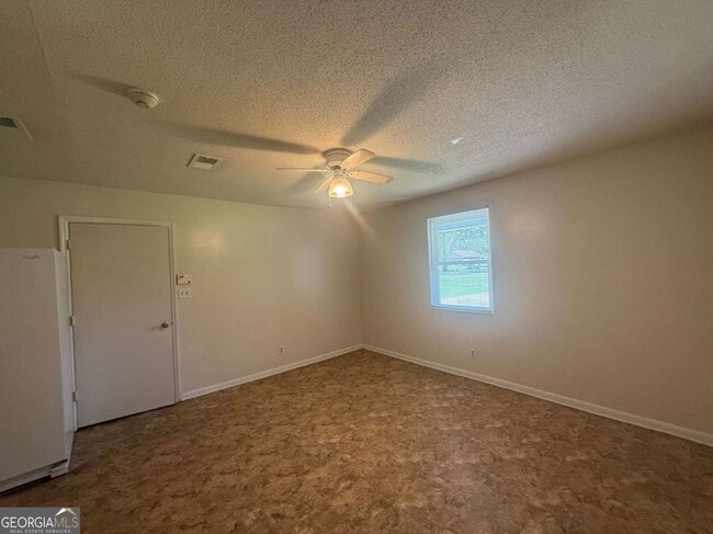 Building Photo - 814 Kelly Dr