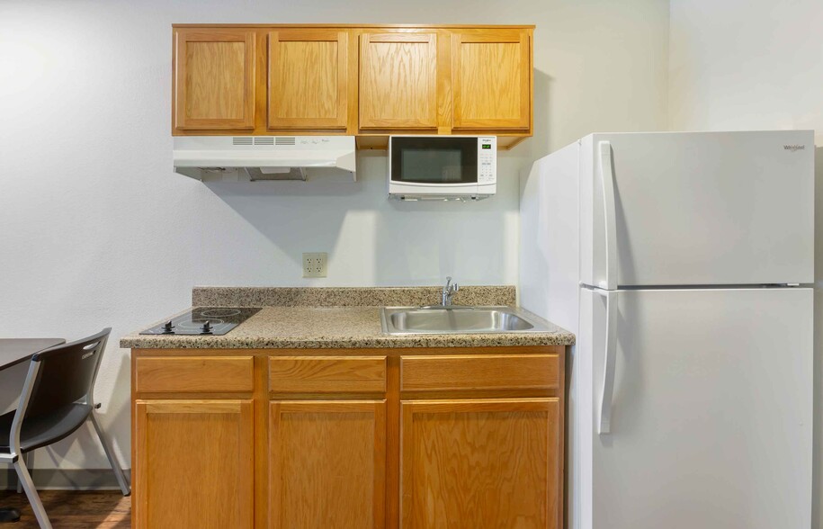 Building Photo - Furnished Studio-Phoenix - North