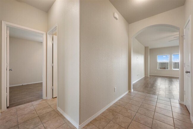 Building Photo - 208 Plata Ln