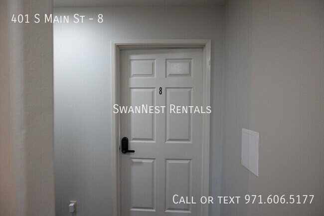 Building Photo - 401 S Main St