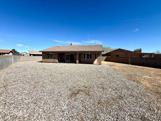 Building Photo - Great 3 bedroom, 2 bathroom home located in a cul-de-sac