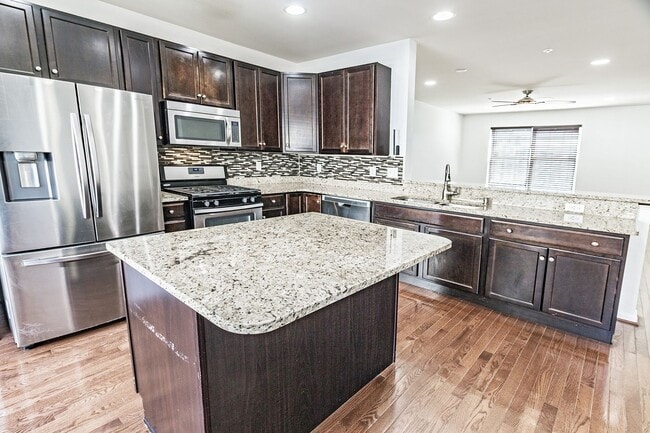 Building Photo - Claymont - 3 bedroom townhome in Darley Green