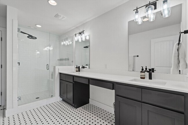 Building Photo - Spacious East Austin Home for Rent