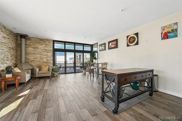 Building Photo - 1200 Vine St