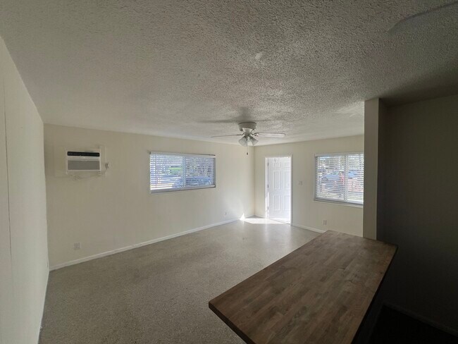 Building Photo - 5831 NE 18th Ave