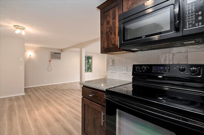 Building Photo - Exceptional 2 Bedroom, 2 Bathroom Apartment Living in Boise’s North End!