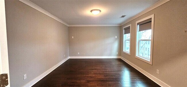 Building Photo - 1993 Memorial Dr SE