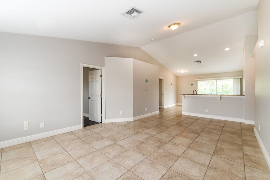 Building Photo - 845 SW 37th Ln