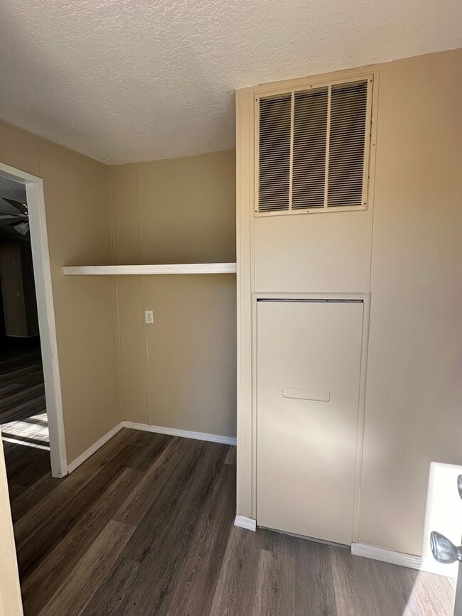 Building Photo - 3 Bed 2 Bath Waterfront Property - Under Renovations