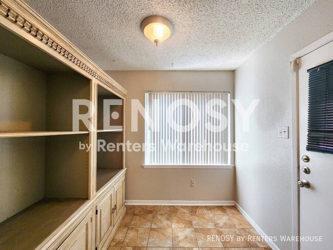 Building Photo - 17742 Kings Park Ln