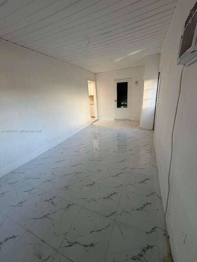 Building Photo - 4030 School Cir