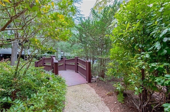 Building Photo - 1850 Cotillion Dr