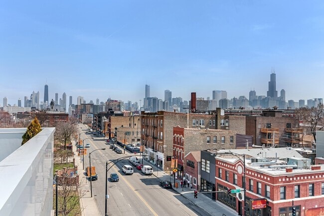 Building Photo - 1404 W Chicago Ave