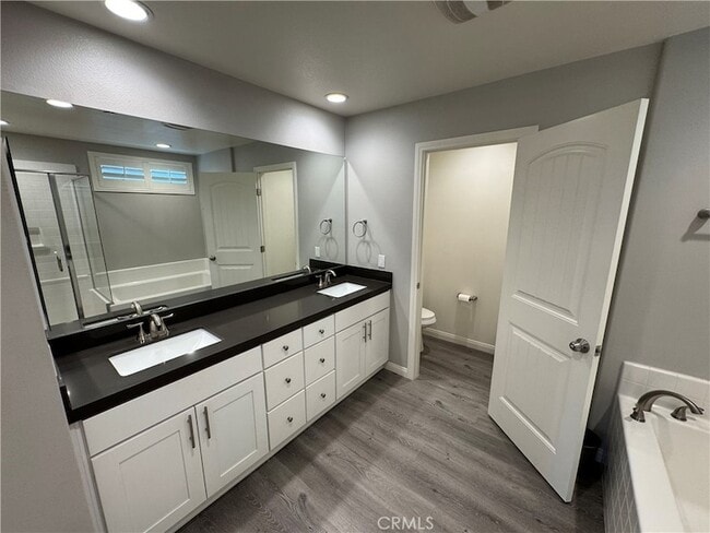 Building Photo - 501 Villa Way