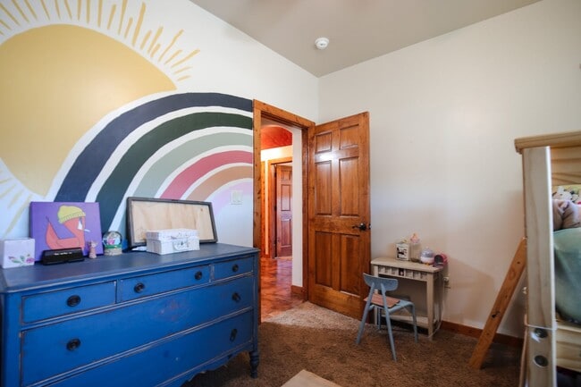 Building Photo - Roomy 4 bedroom Home with Solar Panels