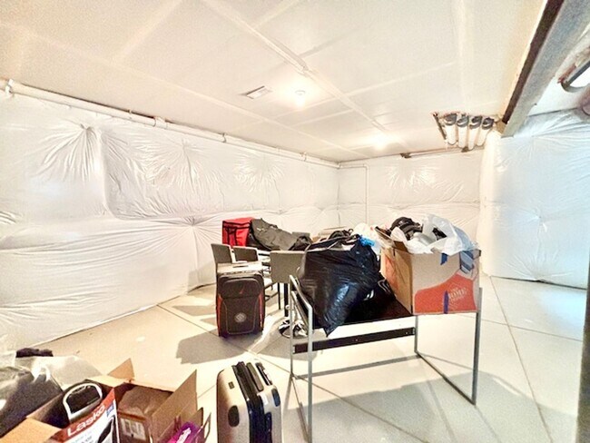 Building Photo - 2ND MONTH FREE FOR LEASE STARTING BY OCTOB...