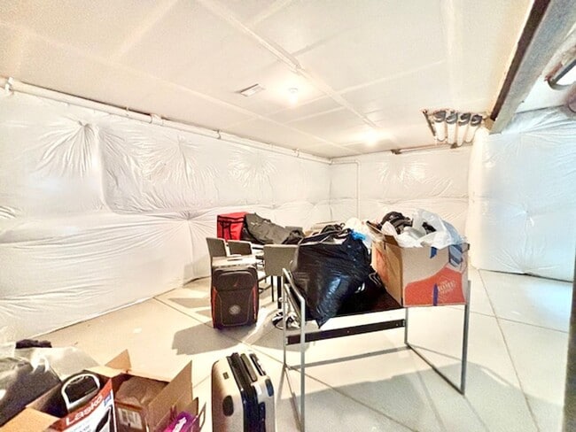 Building Photo - FREE RENT THROUGH OCT 15TH!!