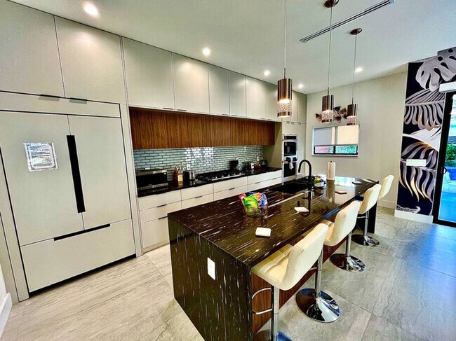 Building Photo - 648 NE 16th Terrace