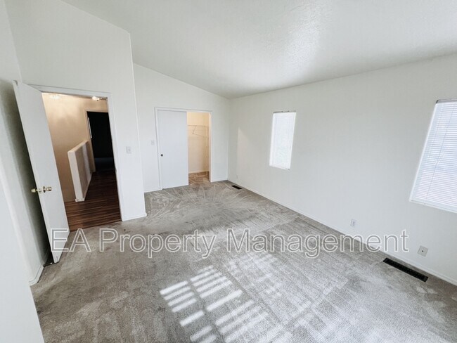 Building Photo - 7008 Angela Dr NE