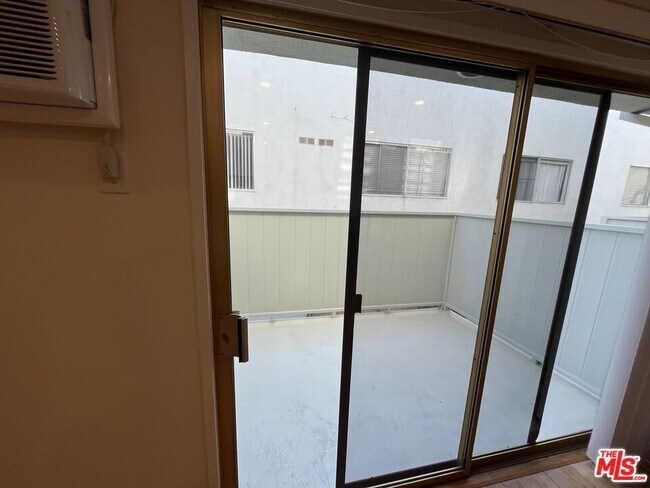 Building Photo - 11937 Darlington Ave