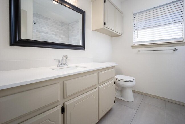 Building Photo - 3721 Southwind Ct