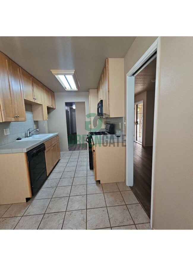 Building Photo - 3 Bedroom 2 Bath Modesto home available!!