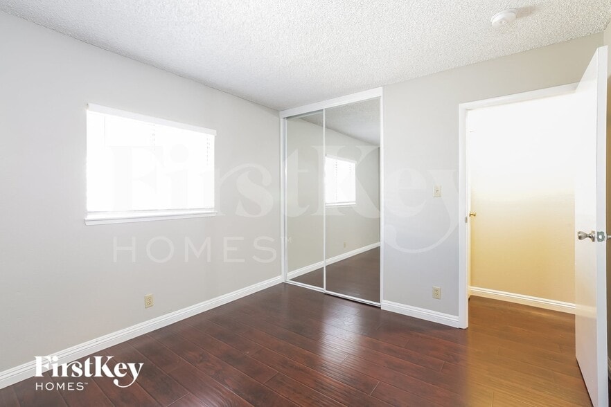 Building Photo - 708 Purcell Dr