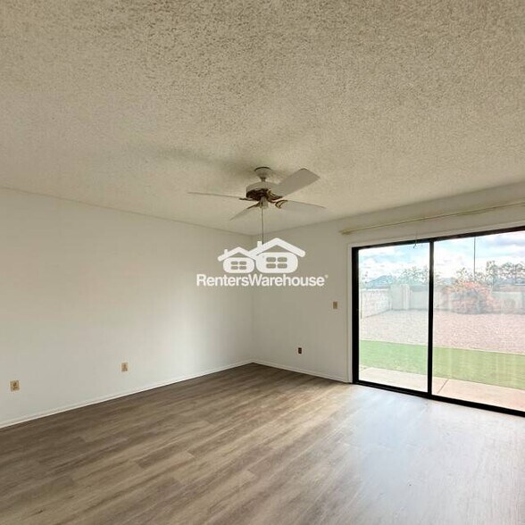 Building Photo - 1011 E Renee Dr