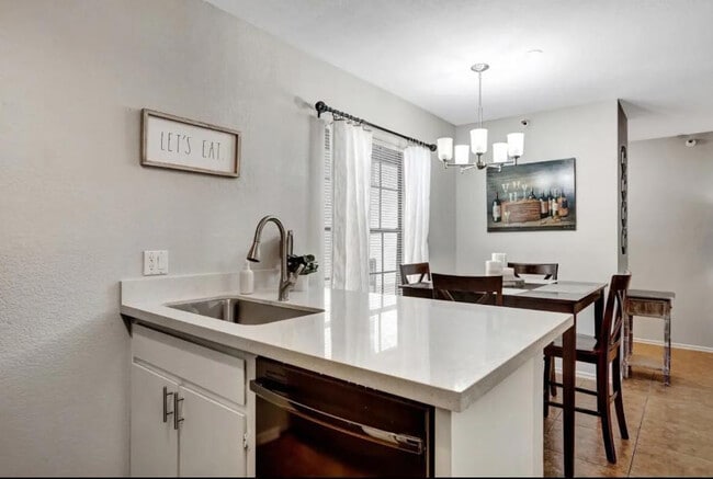 Building Photo - 8020 E Thomas Rd