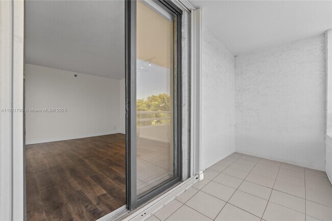 Building Photo - 20225 NE 34th Ct