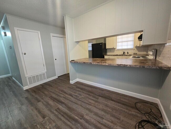 Building Photo - 4609 Saufley Field Rd