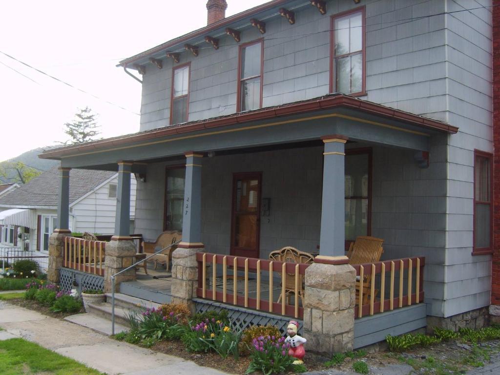 Outside of property - 227 E Lamb St