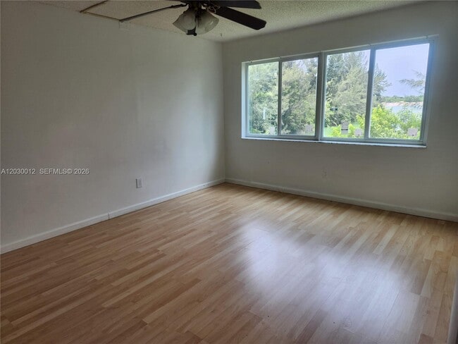 Building Photo - 14820 Naranja Lakes Blvd