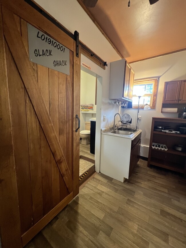 Building Photo - 608 4th Ave