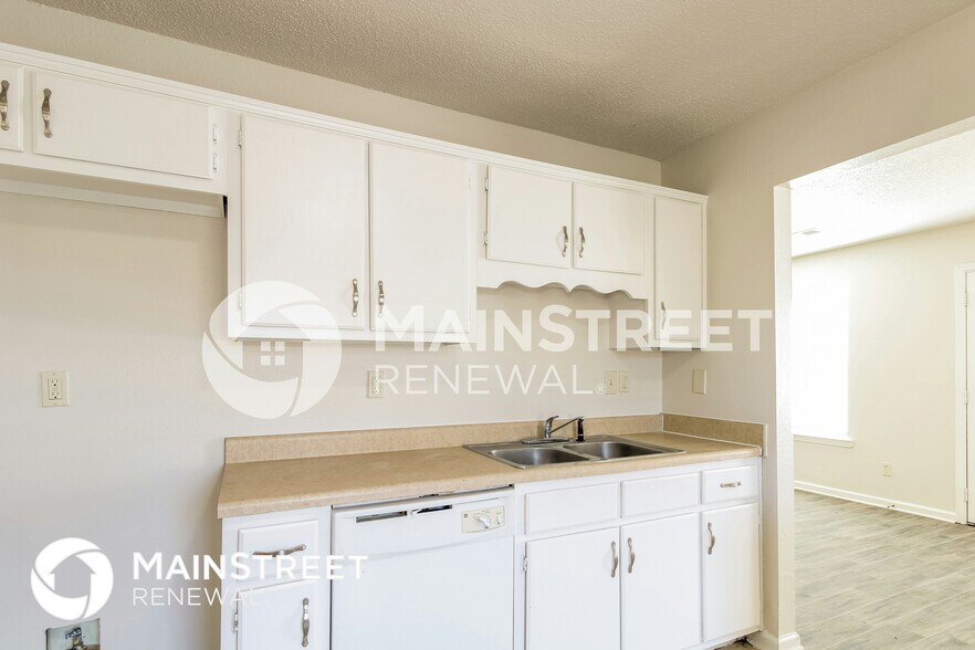 Building Photo - 4660 Royal View Dr
