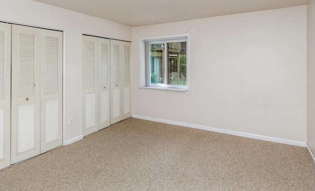 Bedroom - 211 Meadow Woods Ln