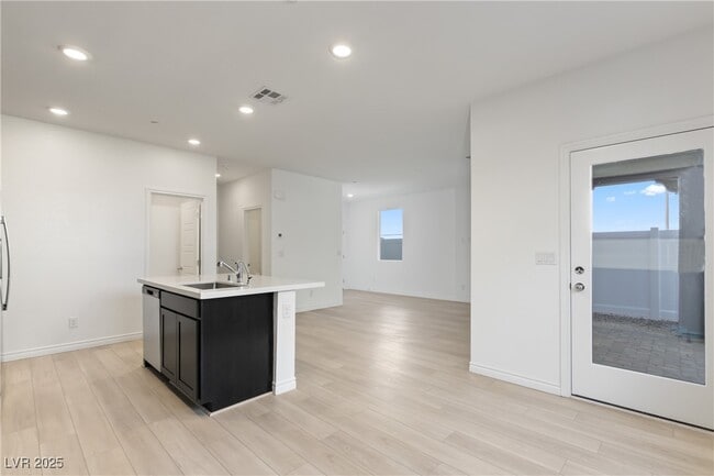 Building Photo - 2502 Vittora Pointe St