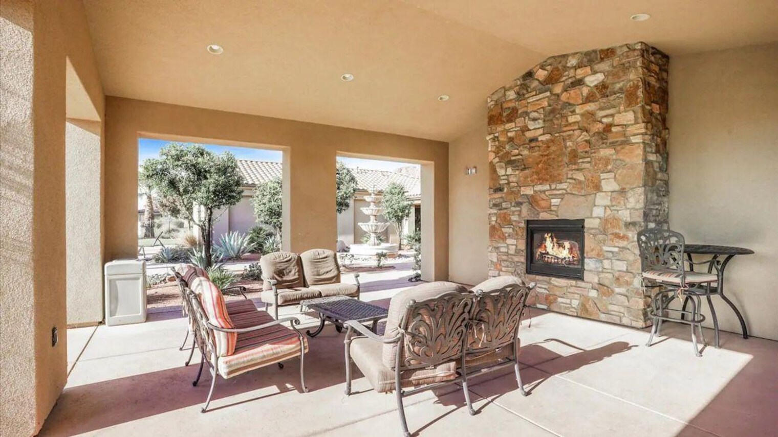 Building Photo - 3800 Paradise Vlg Dr